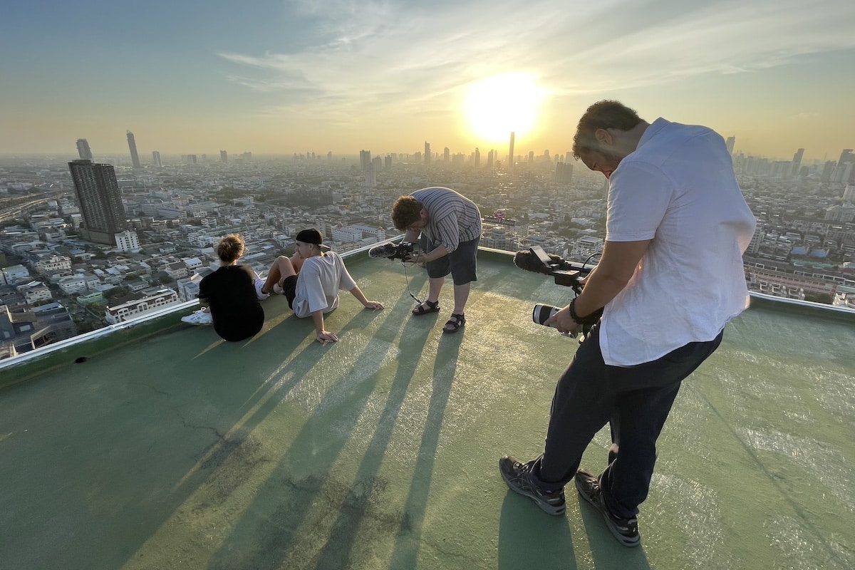 Dreharbeiten zu "Skywalkers" auf einem Hochhaus